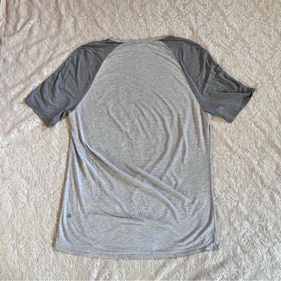 Lululemon Men’s Bodhi short sleeve two tone short sleeve tee - Picture 7 of 7